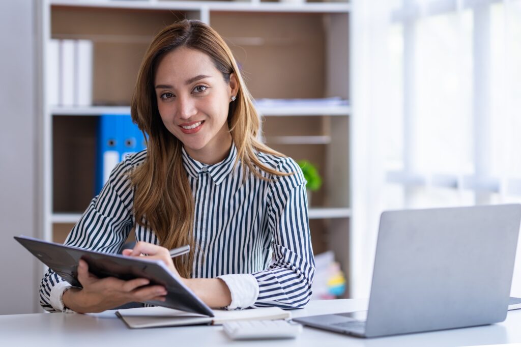 Imagen de una profesional auxiliar administrativa